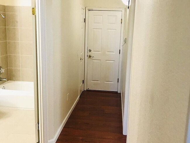 Building Photo - 5033 Wagon Wheel Way