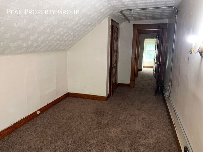 Building Photo - 293 E 14th Ave