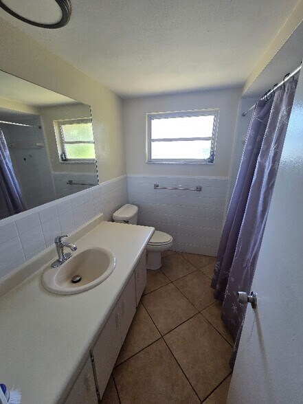 Building Photo - 7225 Rosarian Dr