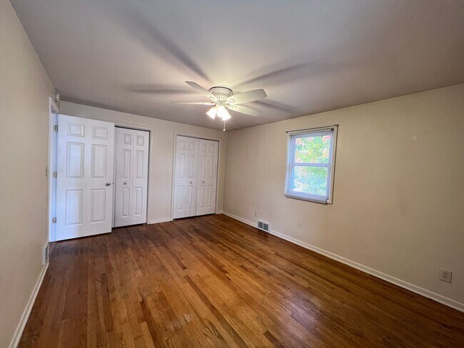 Building Photo - 5 Bedroom home on the NE side of Grand Rapids