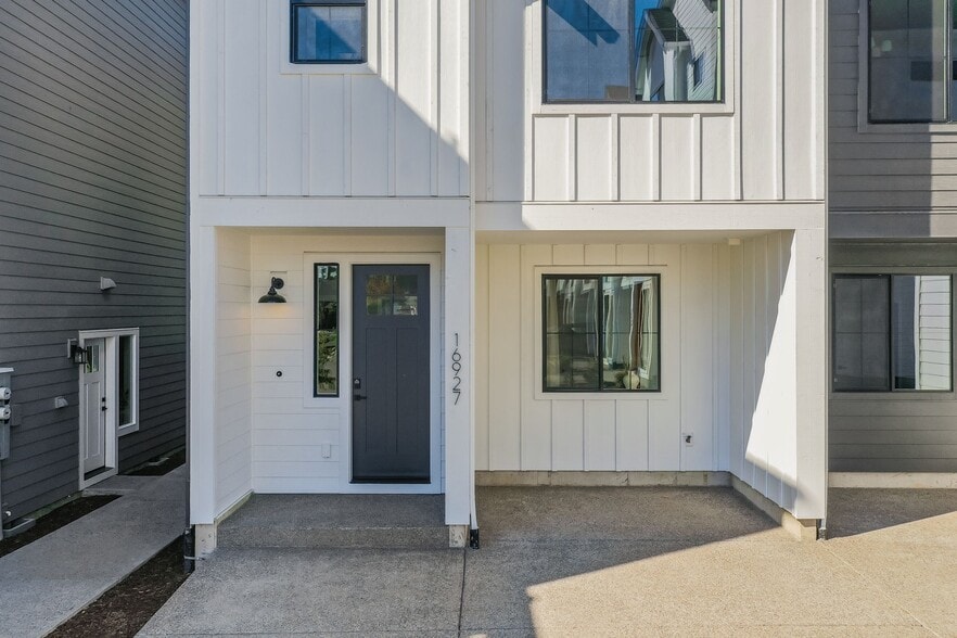 Building Photo - 16909 SW 132nd Ter