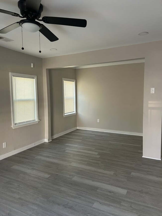 Building Photo - Ready to move in