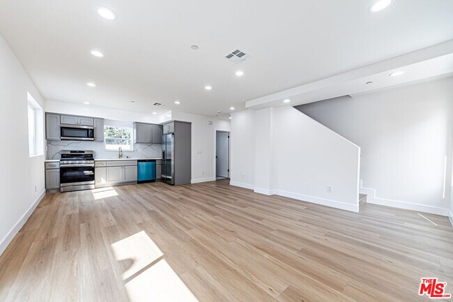 Building Photo - 2057 S Garth Ave