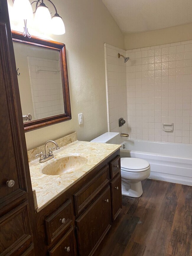 Building Photo - 3 BEDROOM, CORNER LOT