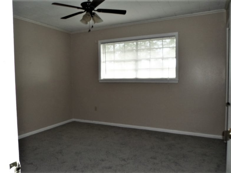 Building Photo - 912 Cottonwood St