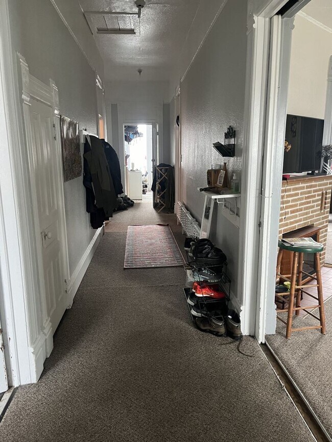 Building Photo - 1212 N Garden St