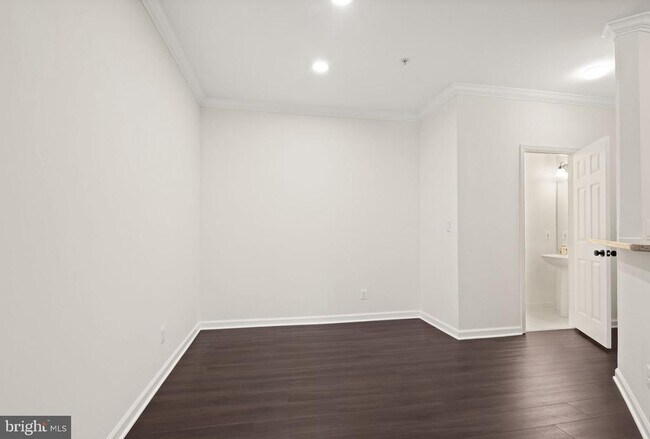 Building Photo - 1704 Lake Shore Crest Dr