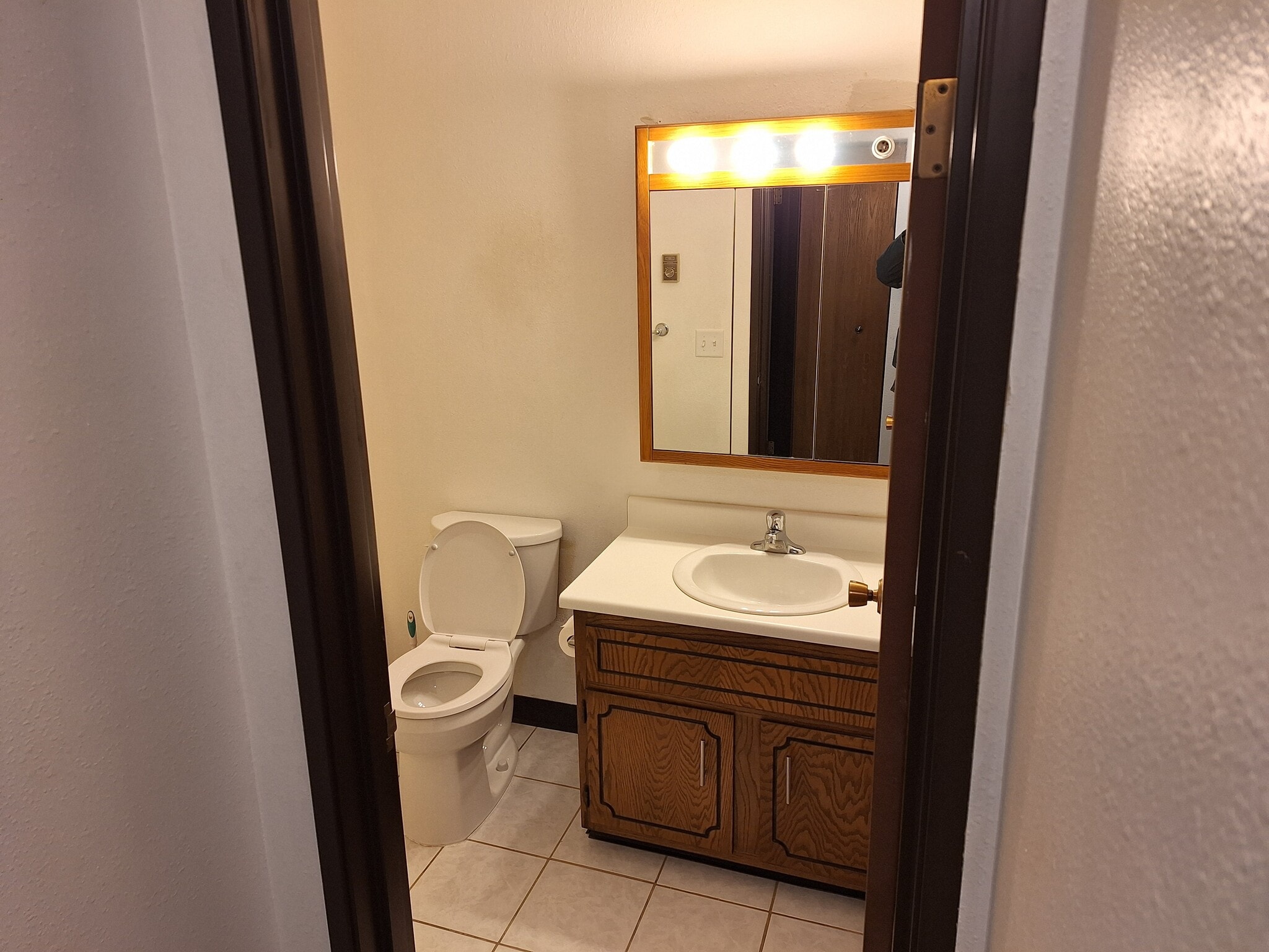 Building Photo - 341 Prairiewood Cir S