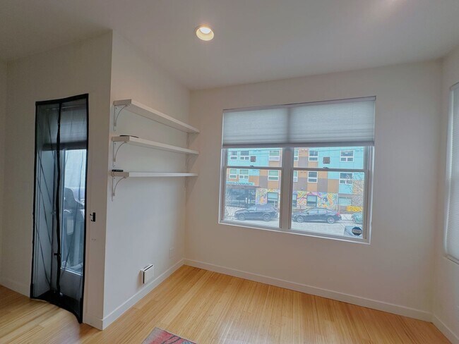 Building Photo - 3817 S Angeline St