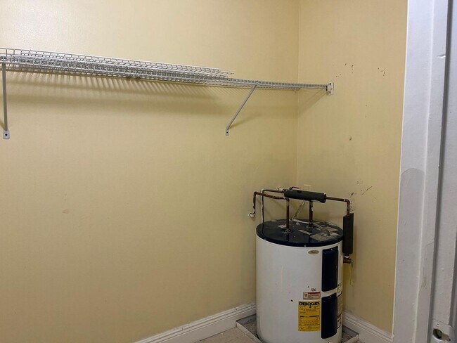 Building Photo - ONE BEDROOM APT FOR RENT IN OAKLAND PARK