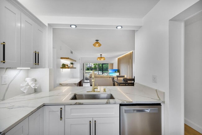 Building Photo - 12911 Briarlake Dr