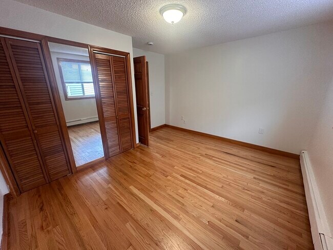 Building Photo - 253 Elm St