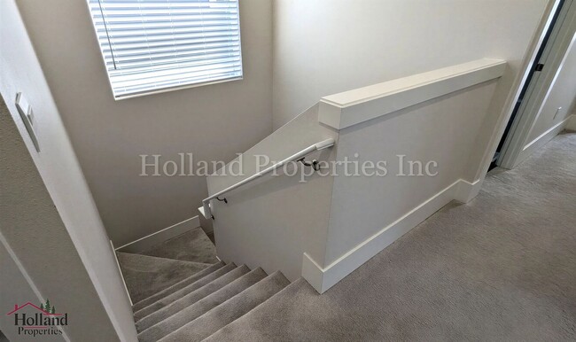 Building Photo - 13728 SW 166th Ave