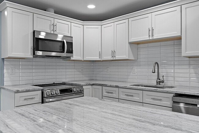 Building Photo - 53 Fenwood Rd