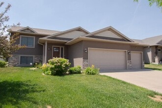 Building Photo - Beautiful NW Rochester home w/upgraded finishes!