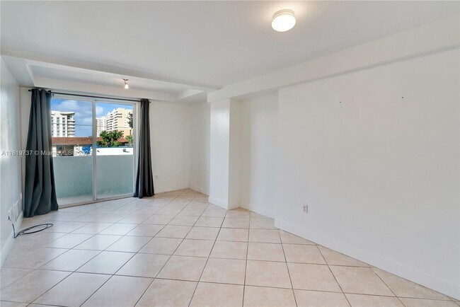 Building Photo - 2550 SW 27th Ave
