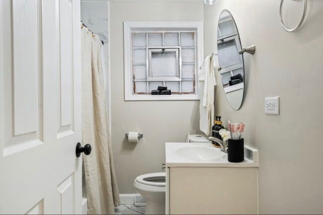 Building Photo - 3222 S 52nd Ct