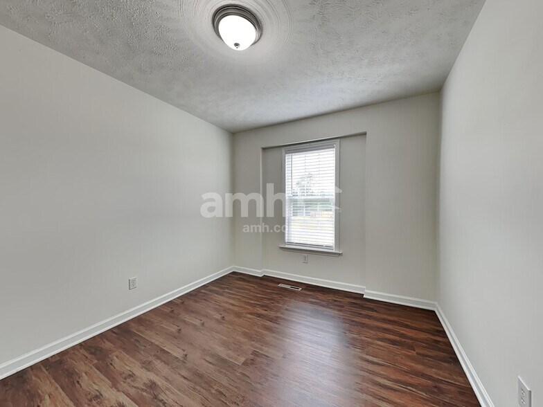 Building Photo - 6025 Brentwood Park Pl
