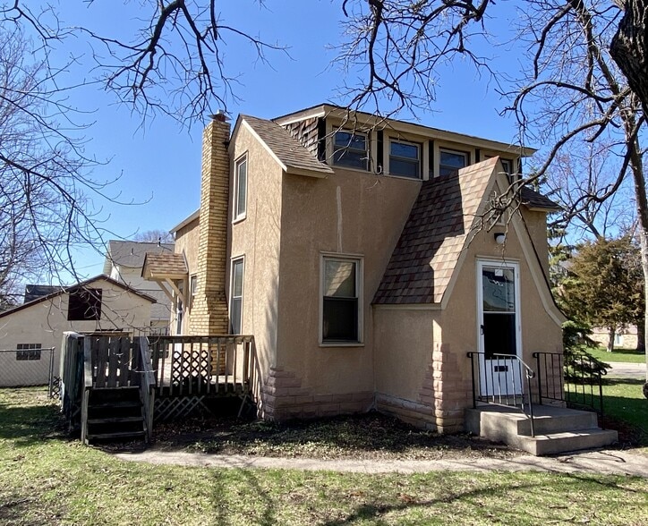 Building Photo - 2239 Branch Ave