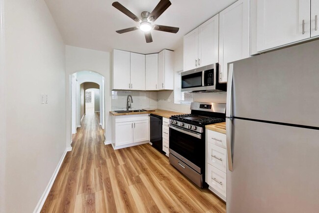 Building Photo - 5418 N Artesian Ave