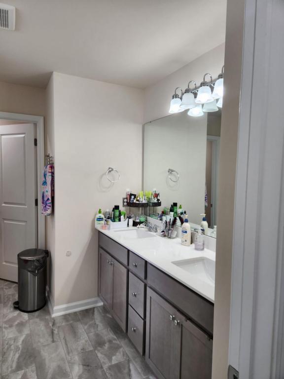 Building Photo - 3707 Feltham Ln