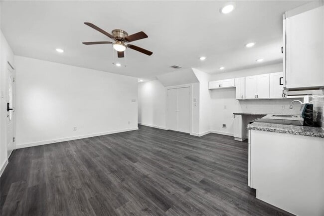 Building Photo - 2310 Wavell St