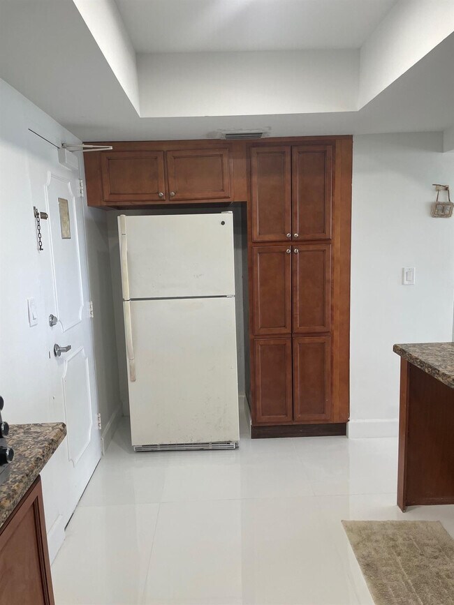 Building Photo - 3800 Galt Ocean Dr