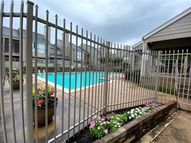 Building Photo - 6701 Sands Point Dr