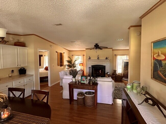 Building Photo - Discover this adorable 3-bedroom, 2-bathroom home nestled in a country setting