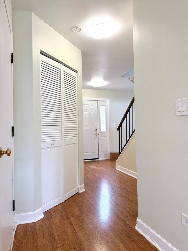 Building Photo - 665 Lakewood Farms Dr