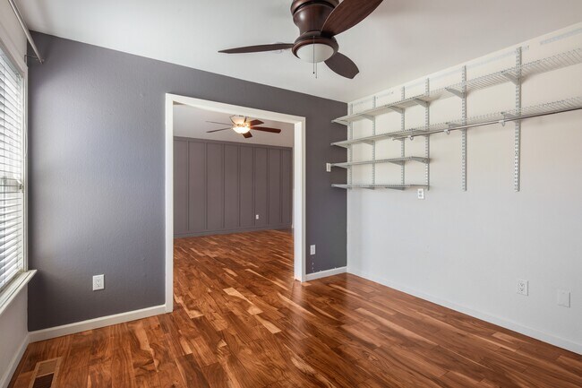 Building Photo - 512 Bluerock Dr