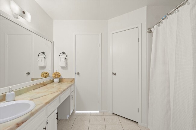 Building Photo - 2213 Baylor Dr