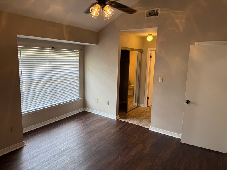 Master Bedroom - 15261 Jones Creek Village Ave