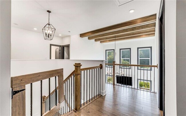 Building Photo - 520 Walden Glen Ln