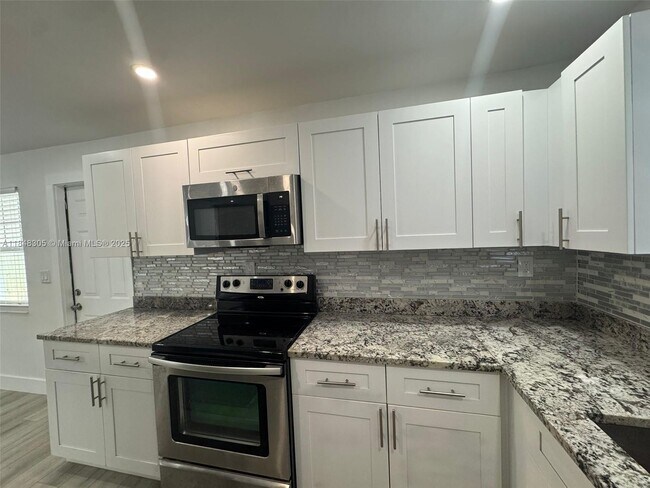 Building Photo - 1657 SW 44th Ave
