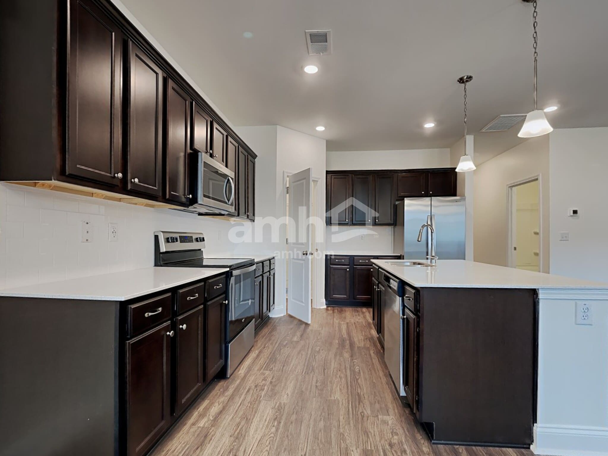 Building Photo - 116 Thatchet Dr