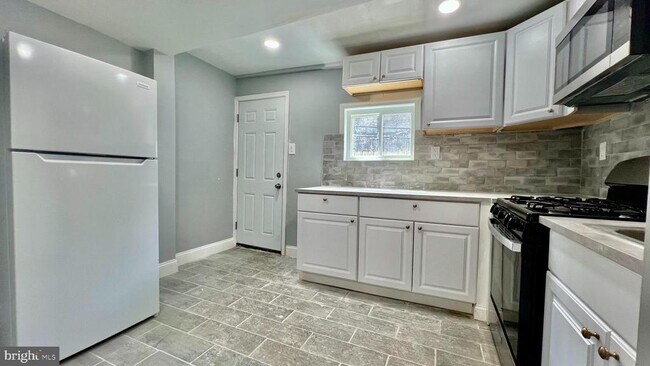 Building Photo - 2348 Wilder St