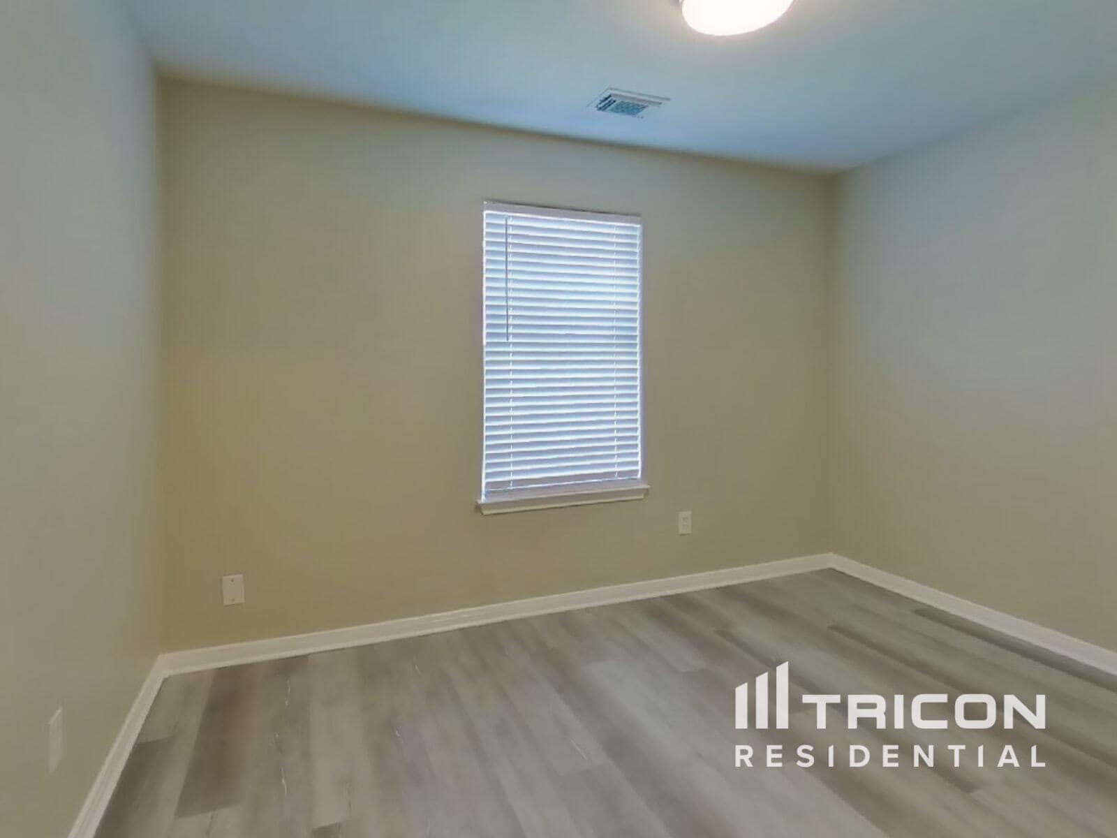 Building Photo - 16179 Summer Breeze Ct