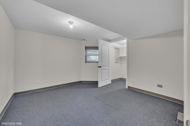 Building Photo - 2208 W Iowa St
