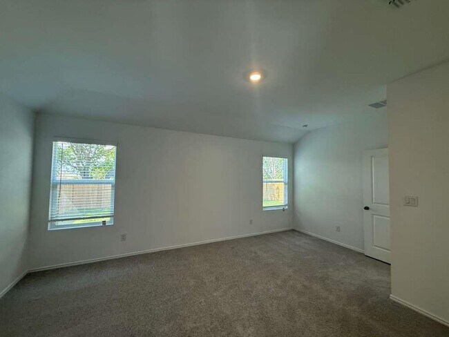 Building Photo - 623 Sormonne Lp