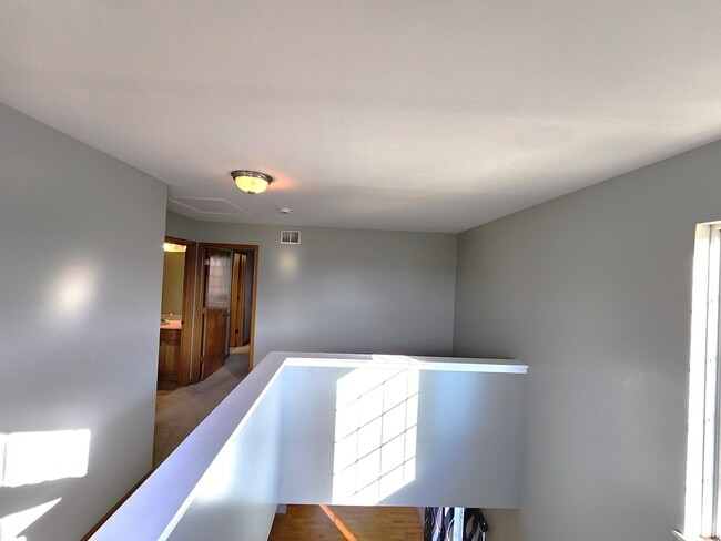 Building Photo - 2552 Cesario Dr