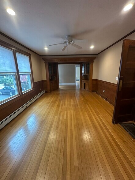 Building Photo - 14 Mishawum Rd