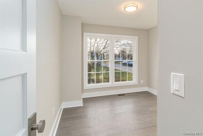 Building Photo - 970 Village Ln