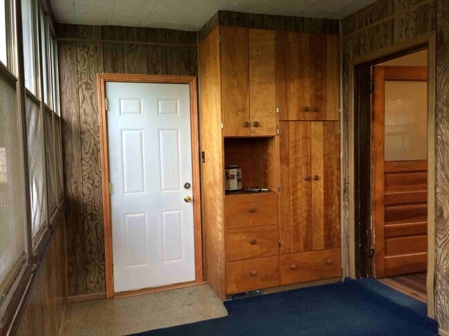 Building Photo - 317 Klingenberg Terrace