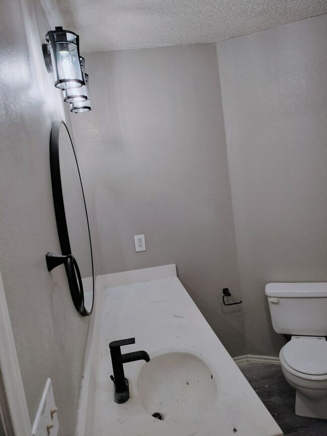 Building Photo - 3/2/2 or 2 Bedroom with an Office