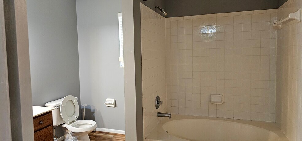 Building Photo - 6553 Clearview Lake Dr