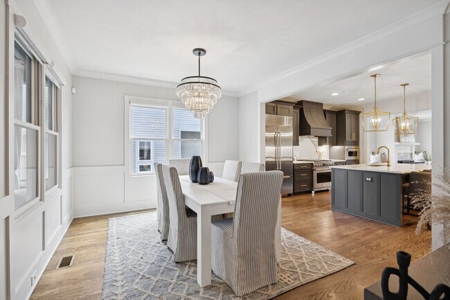 Building Photo - 2310 Vaulx Ln