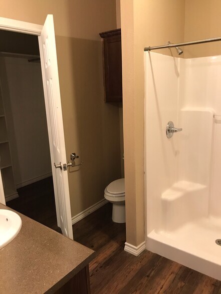 Building Photo - 4213 Castlegate Dr