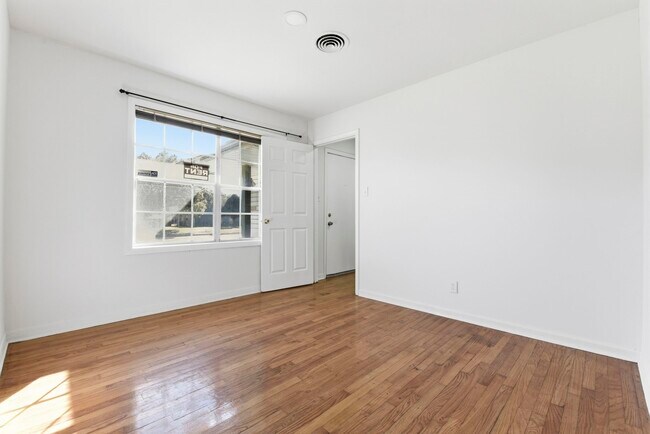 Building Photo - 7138 Mobud Dr