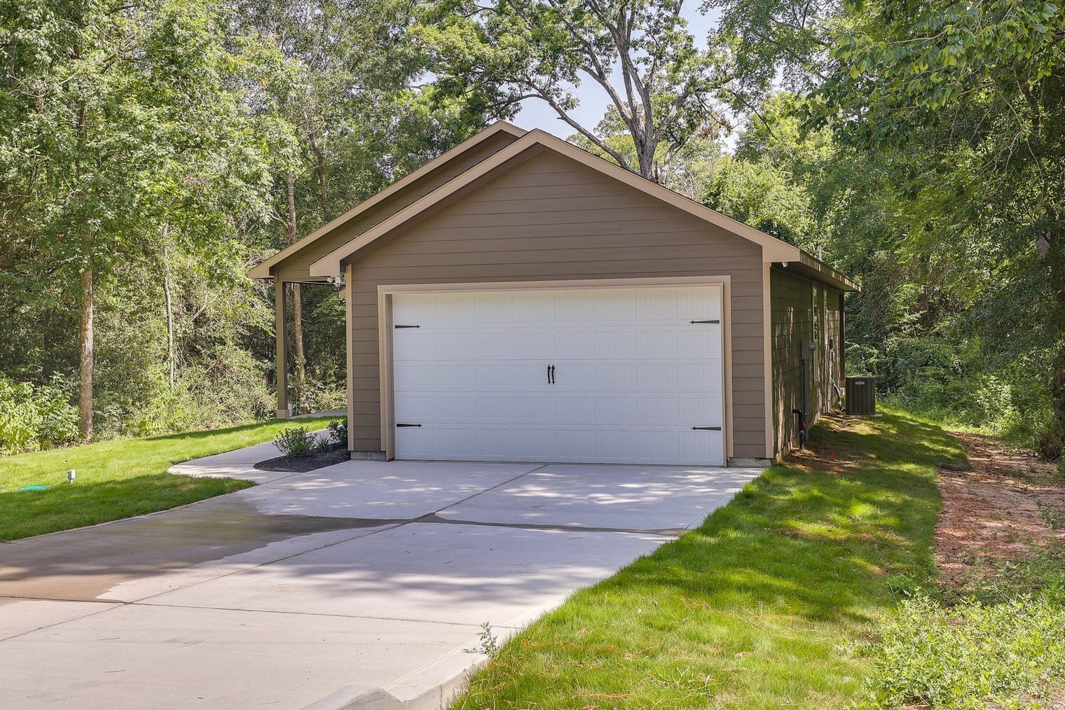 Building Photo - 11931 Lakeview Manor Dr